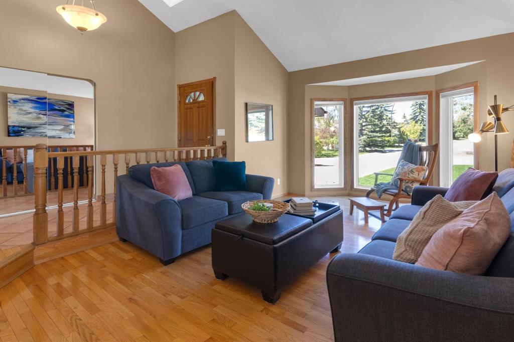 Picture for 147 Hawkcliff Way NW