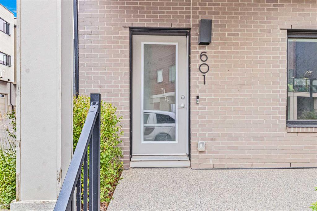 Picture for 601, 218 Sherwood Square NW