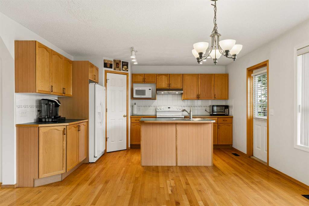 Picture for 72 Douglas Glen Heights SE