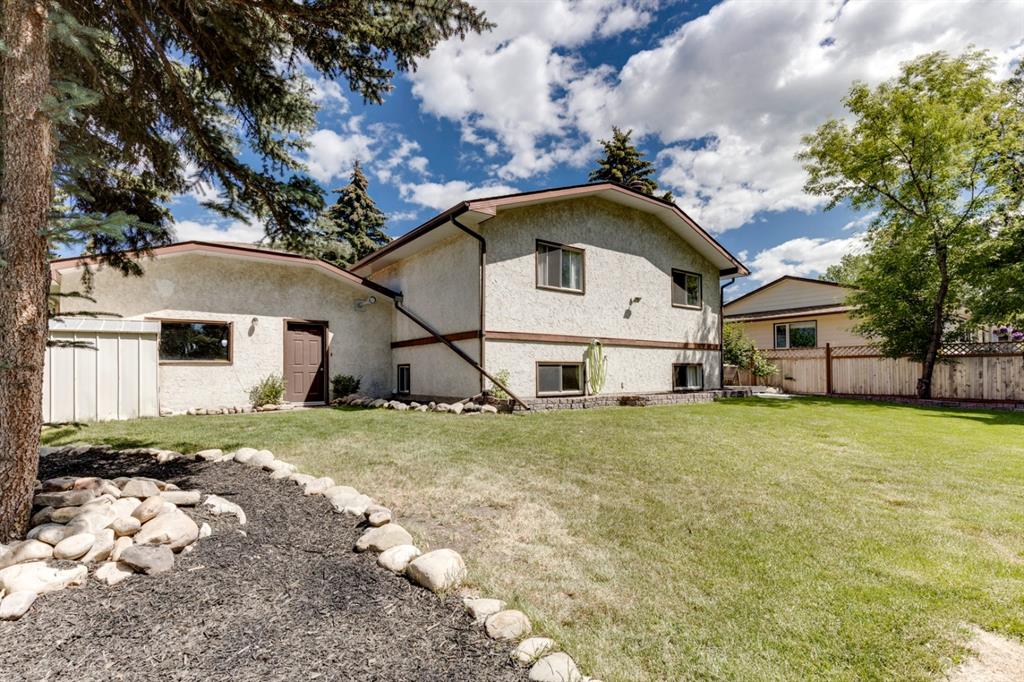      1233 Smith Avenue , Crossfield, 0269   ,T0M 0S0 ;  Listing Number: MLS A1240868