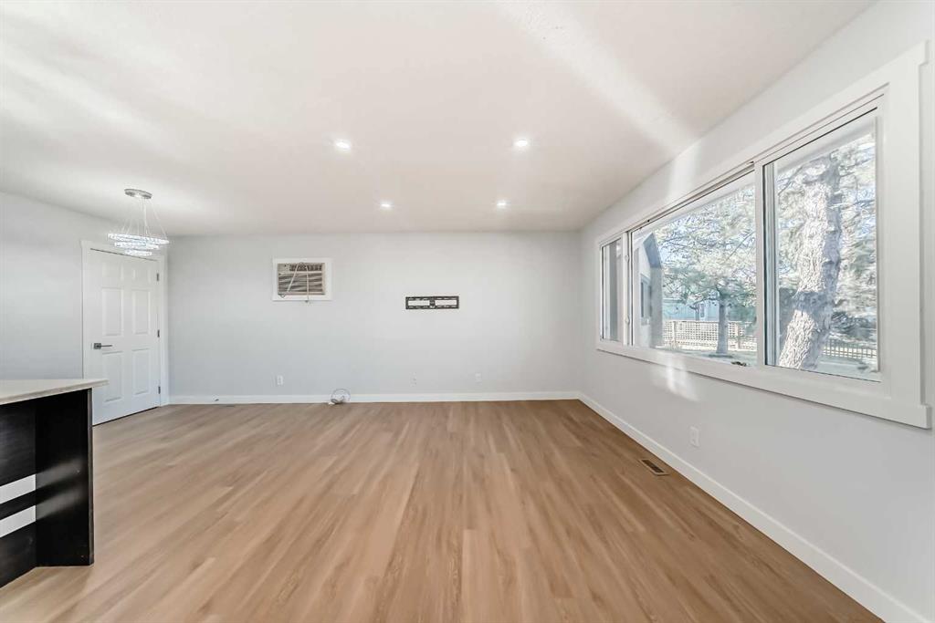 Picture for 207 Pinecliff Way NE https://www.cirrealty.ca/reb/creb/68/A2266568_19.jpg