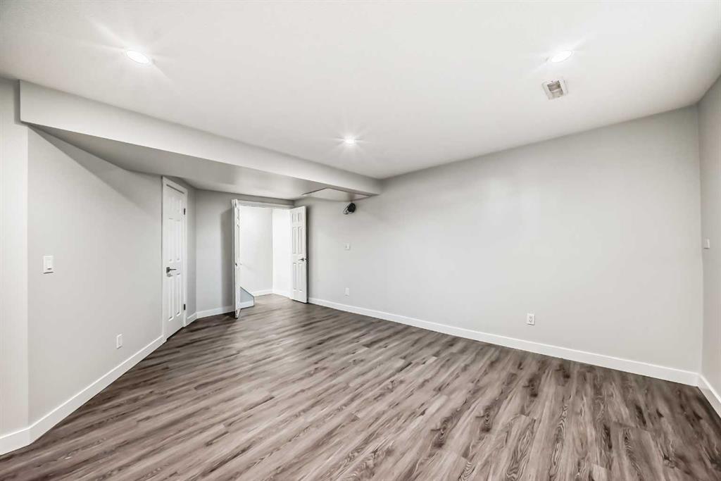Picture for 207 Pinecliff Way NE https://www.cirrealty.ca/reb/creb/68/A2266568_34.jpg