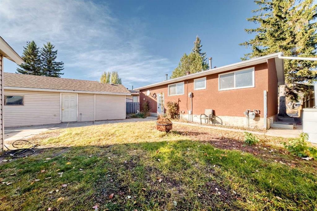 Picture for 207 Pinecliff Way NE https://www.cirrealty.ca/reb/creb/68/A2266568_48.jpg