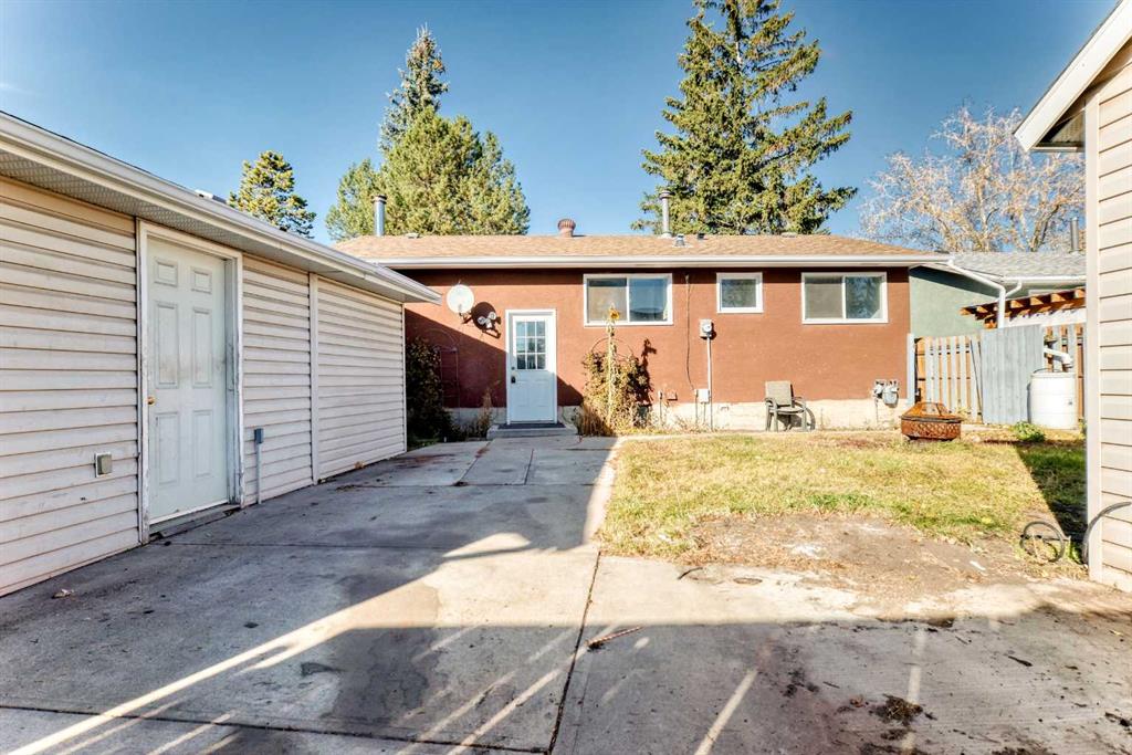 Picture for 207 Pinecliff Way NE https://www.cirrealty.ca/reb/creb/68/A2266568_49.jpg