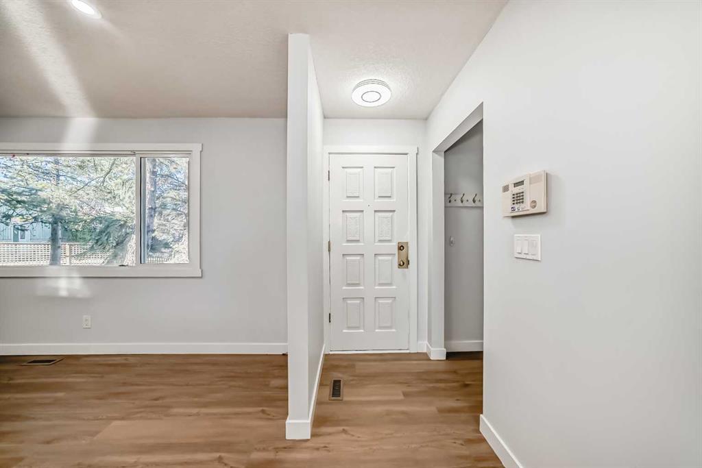 Picture for 207 Pinecliff Way NE https://www.cirrealty.ca/reb/creb/68/A2266568_5.jpg