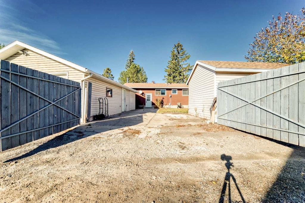 Picture for 207 Pinecliff Way NE https://www.cirrealty.ca/reb/creb/68/A2266568_50.jpg