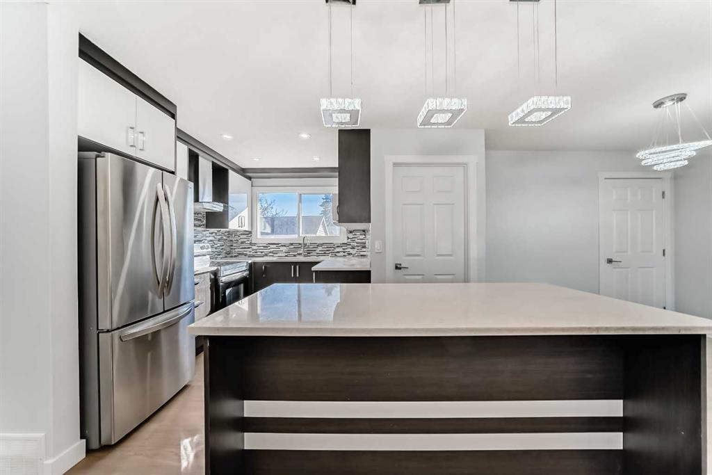 Picture for 207 Pinecliff Way NE https://www.cirrealty.ca/reb/creb/68/A2266568_7.jpg