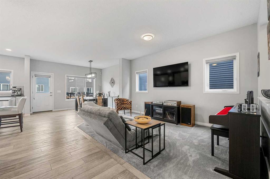 Picture for 1020 Chinook Gate Heath SW