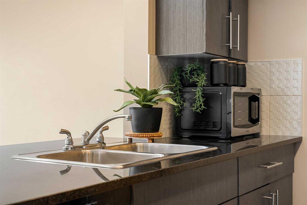 Picture for 412, 5 Saddlestone Way NE