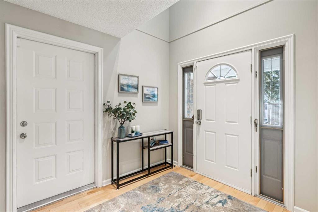 Picture for 2, 275 Woodridge Drive SW