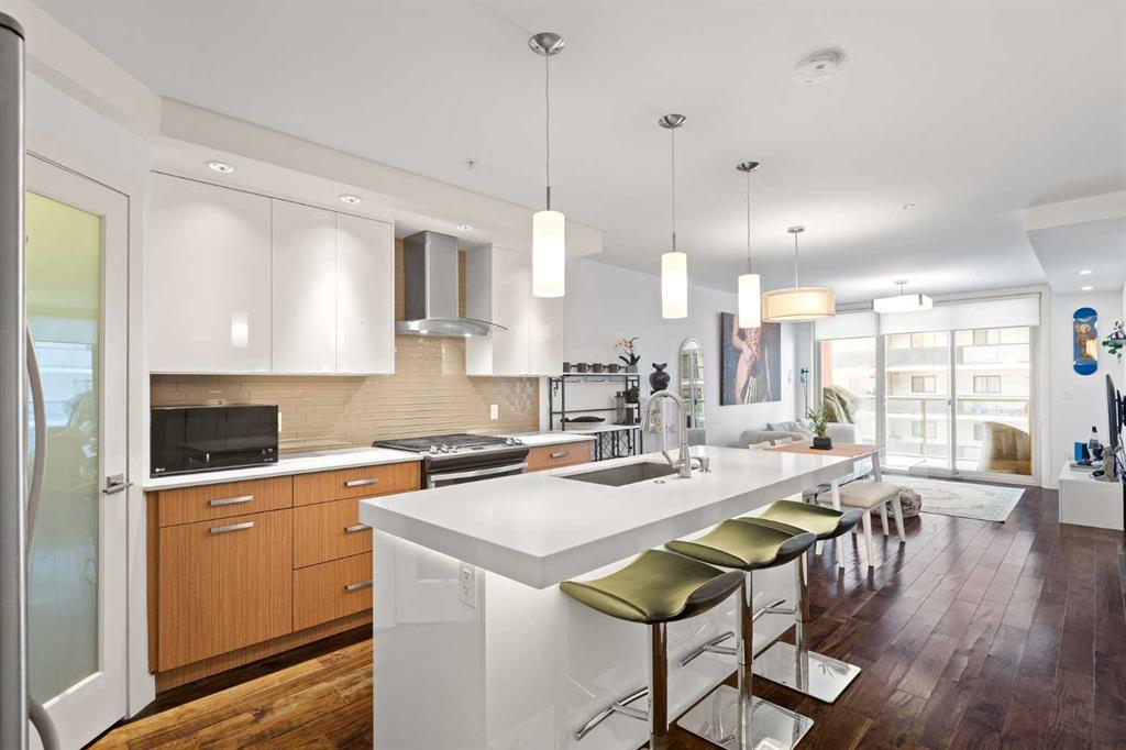 Picture for 302, 1029 15 Avenue SW