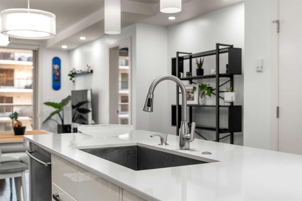 Picture for 302, 1029 15 Avenue SW