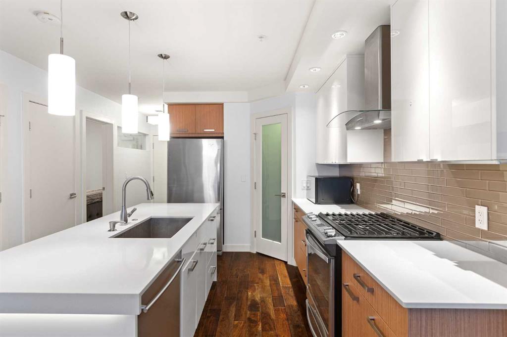 Picture for 302, 1029 15 Avenue SW