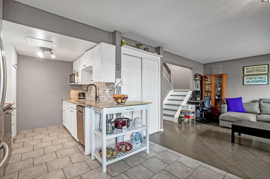 Picture for 2, 1055 72 Avenue NW