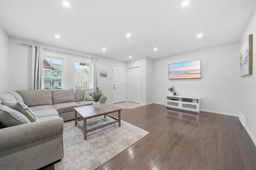 Picture for 189 Elgin Meadows Park SE