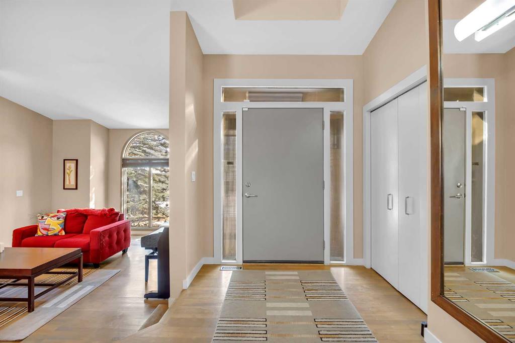 Picture for 30 Oakmount Court SW