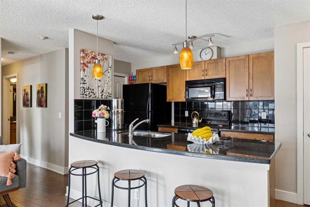 Picture for 3, 121 Village Heights SW