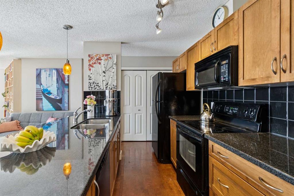 Picture for 3, 121 Village Heights SW