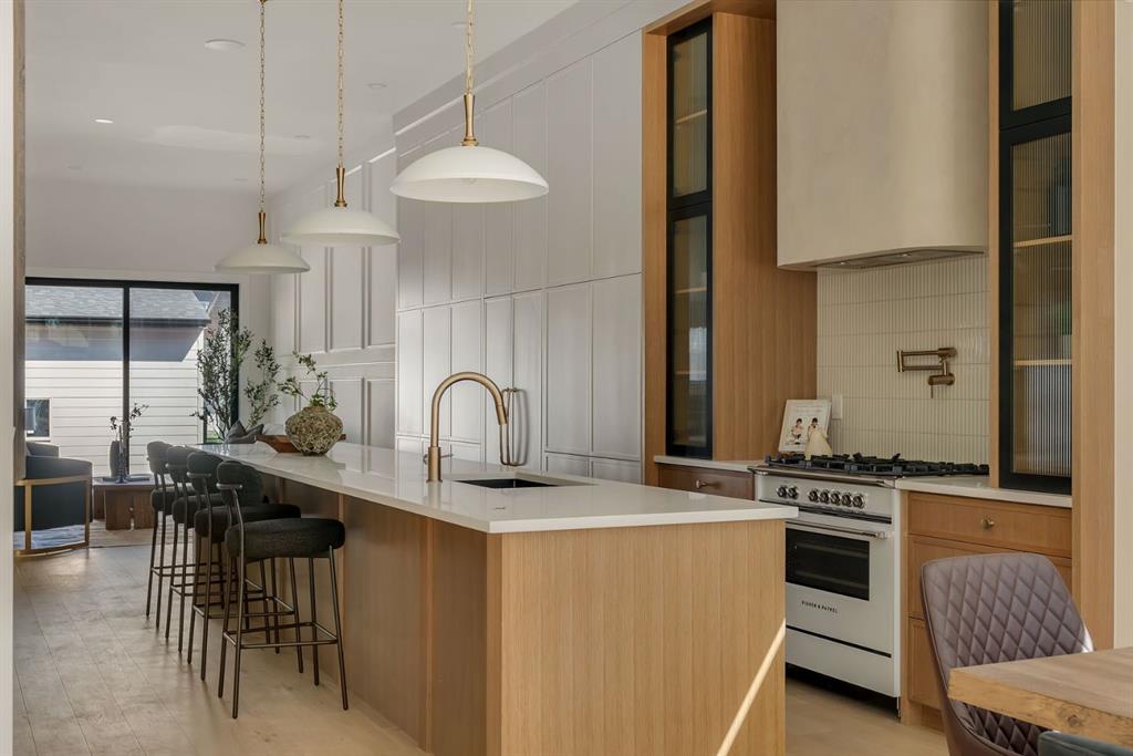 Picture for 512 29 Avenue NW