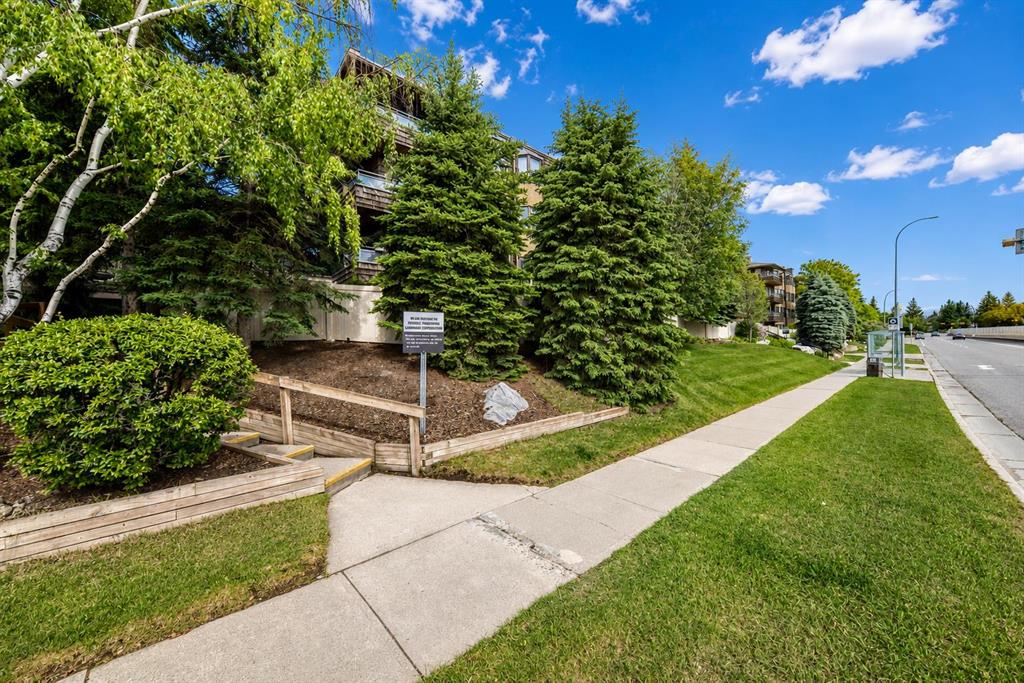 Picture for 401, 3719B 49 Street NW
