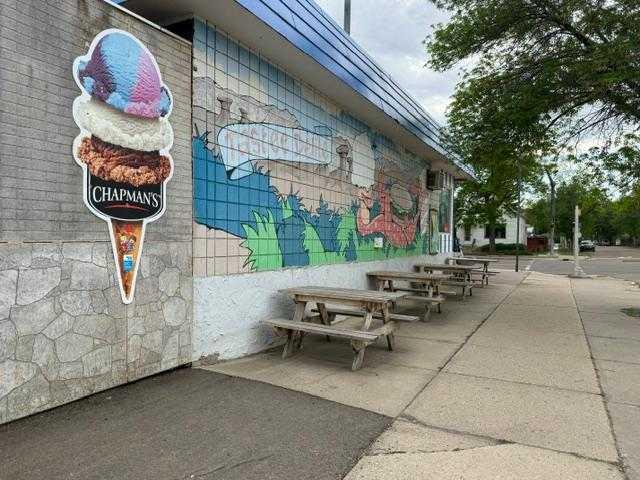 Picture for 202 2 Street W