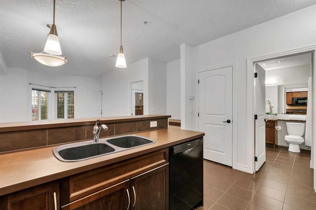 Picture for 223, 30 Royal Oak Plaza NW