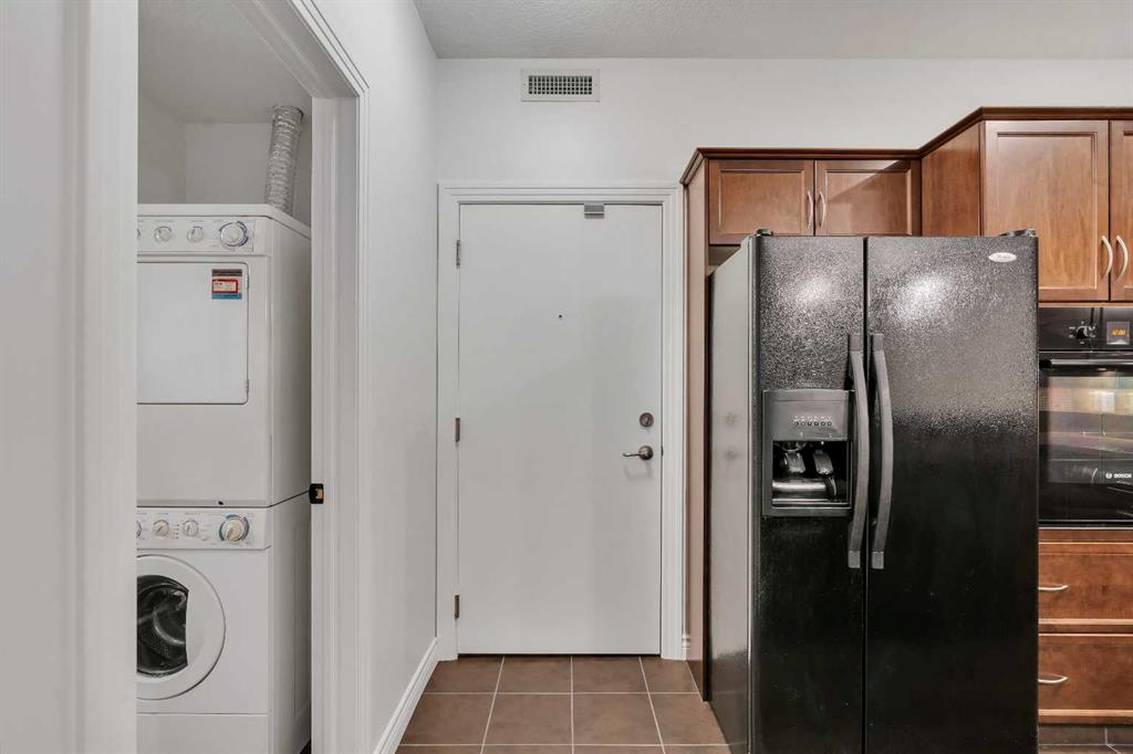 Picture for 223, 30 Royal Oak Plaza NW