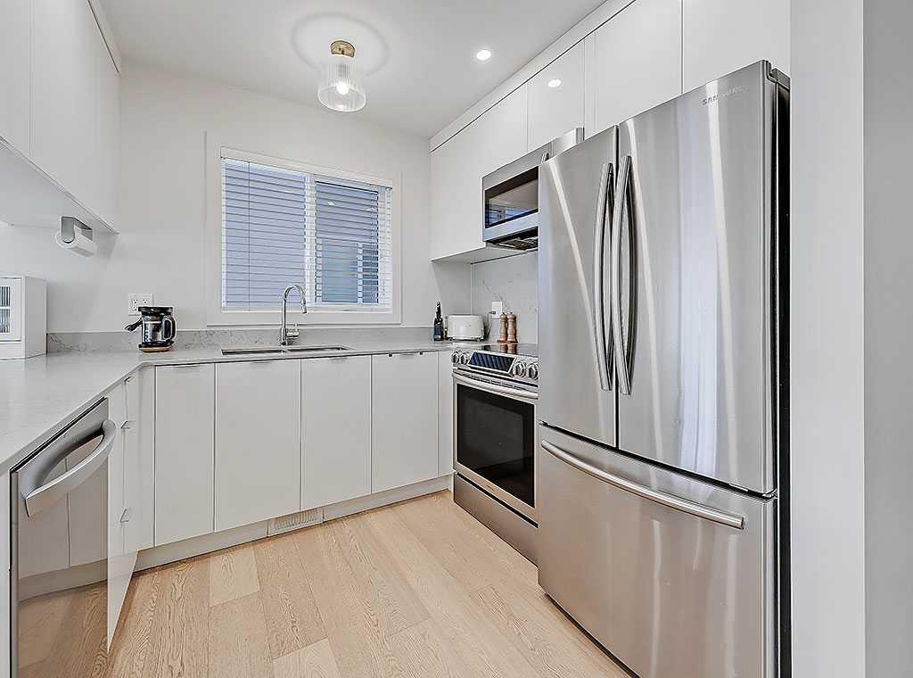 Picture for 2, 2127 34 Avenue SW