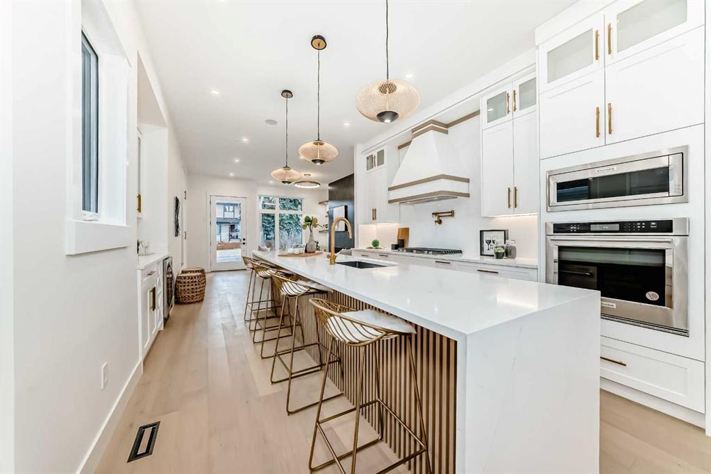 Picture for 214 27 Avenue NW