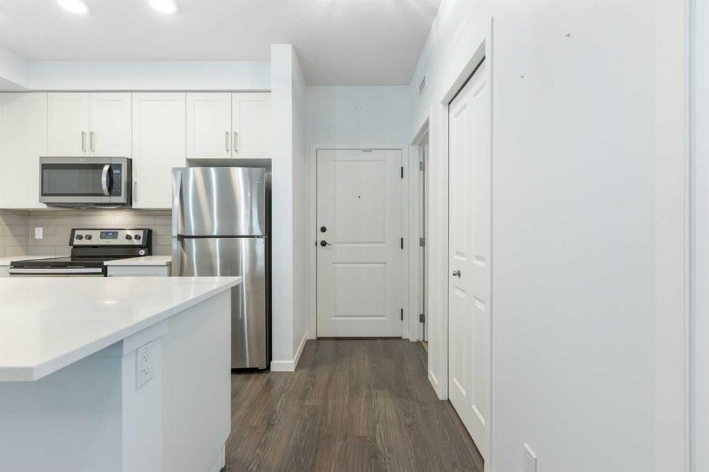 Picture for 301, 10 Mahogany Mews SE