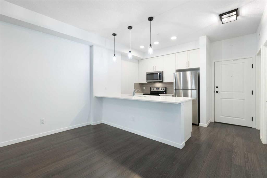 Picture for 301, 10 Mahogany Mews SE