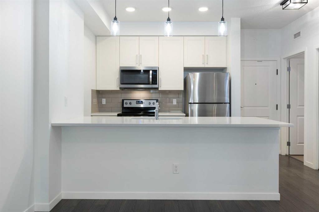 Picture for 301, 10 Mahogany Mews SE