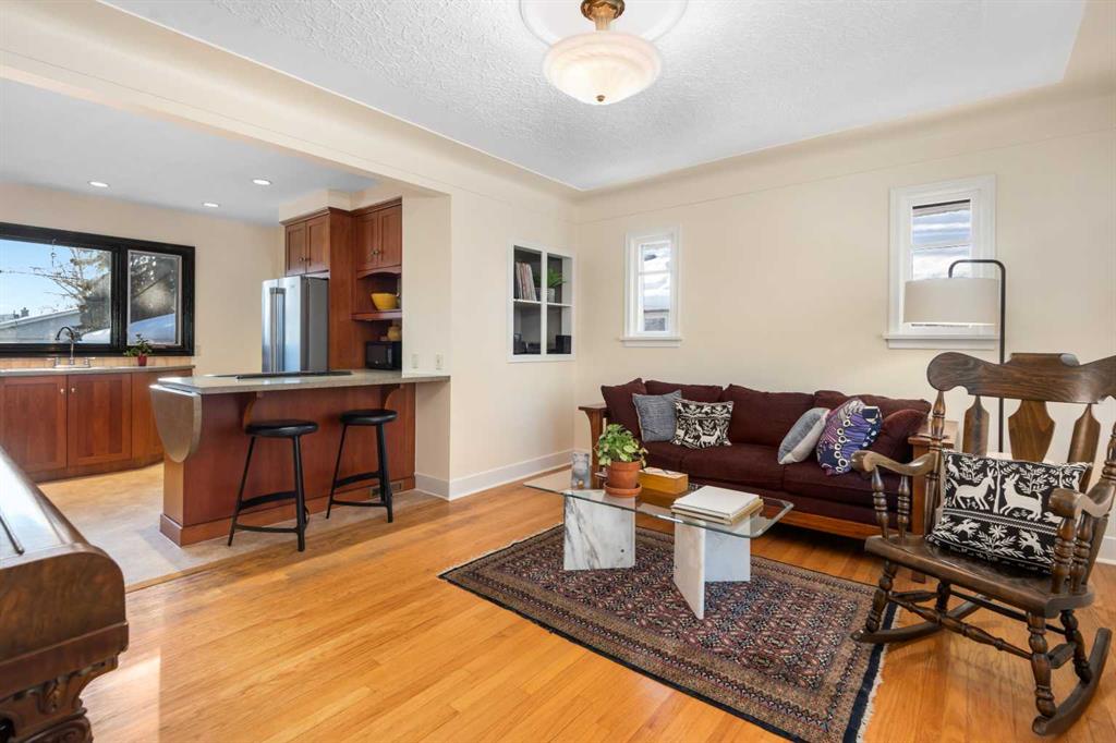 Picture for 421 19 Avenue NE