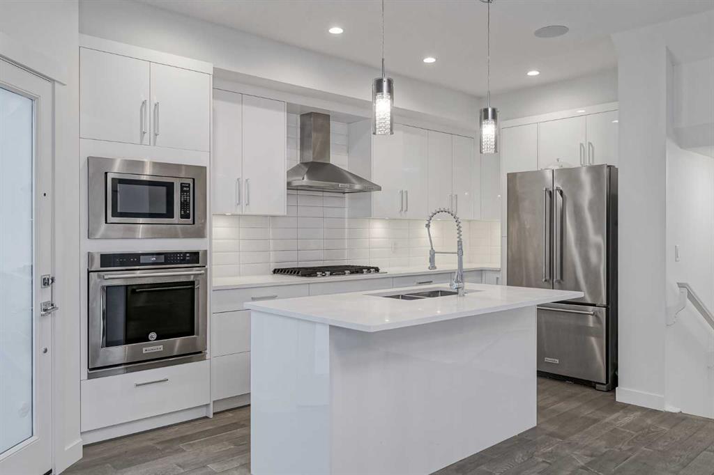 Picture for 2, 136 22 Avenue NE