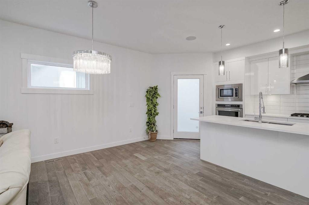 Picture for 2, 136 22 Avenue NE