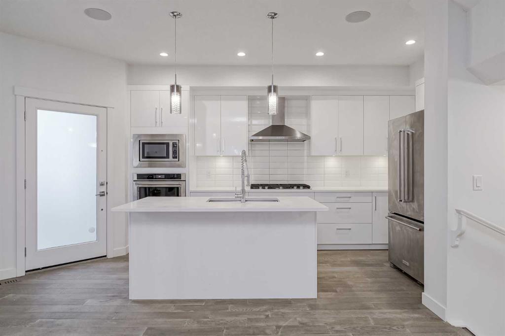 Picture for 2, 136 22 Avenue NE