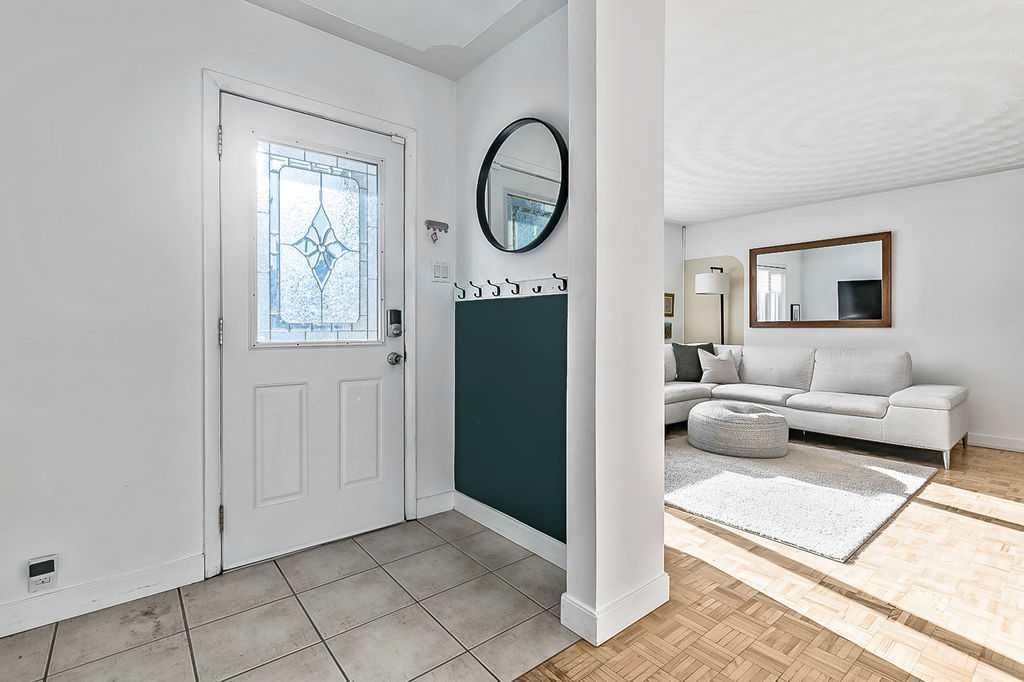 Picture for 2036 51 Avenue SW