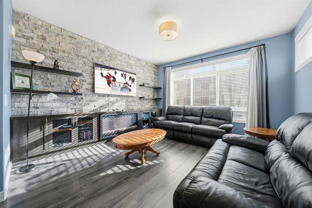 Picture for 515 Skyview Ranch Grove NE