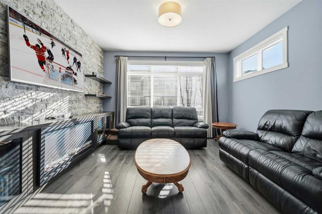 Picture for 515 Skyview Ranch Grove NE