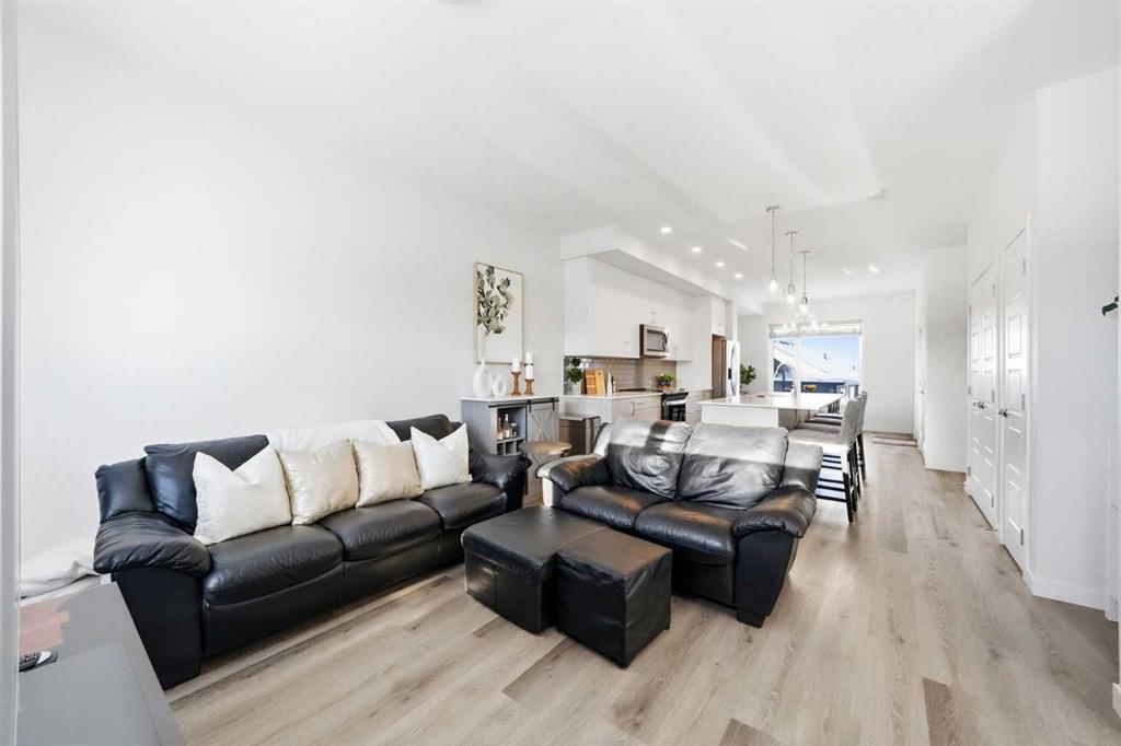 Picture for 66 Evanscrest Manor NW