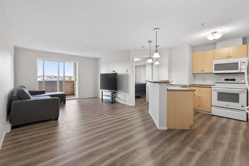 Picture for 2304, 505 Railway Street W