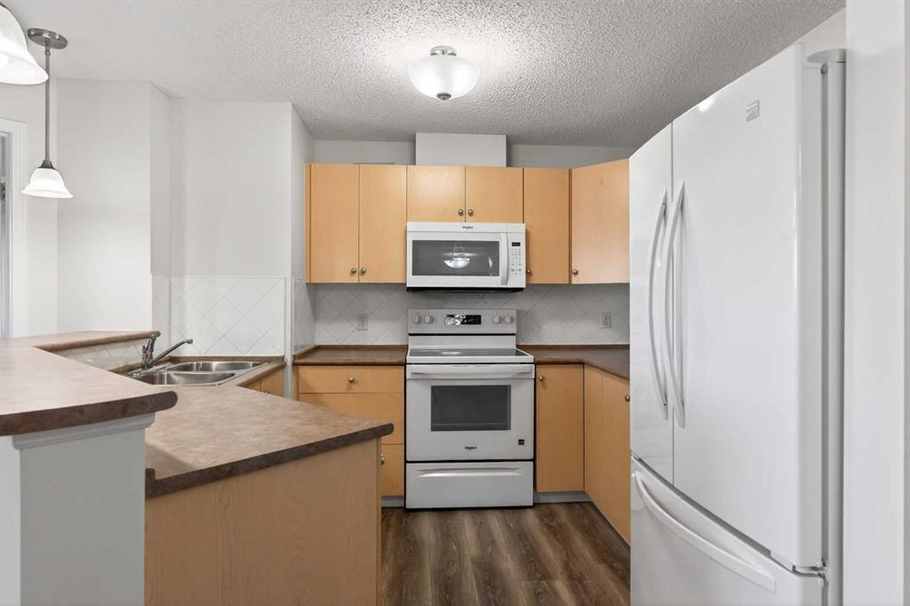 Picture for 2304, 505 Railway Street W