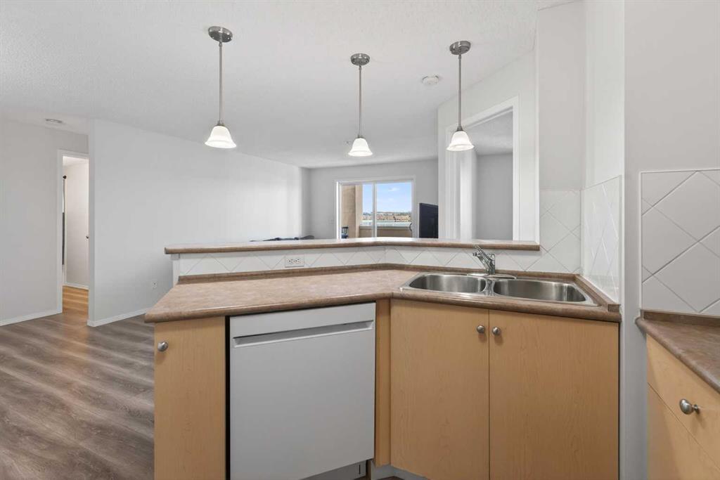 Picture for 2304, 505 Railway Street W