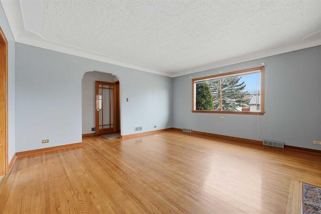 Picture for 1019 8 Avenue NE