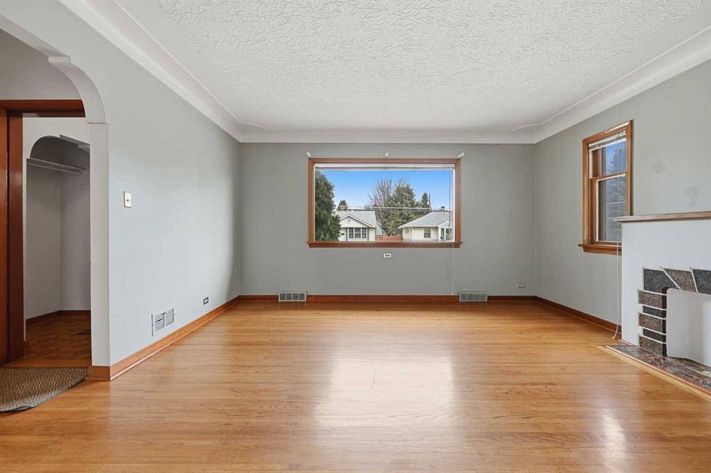 Picture for 1019 8 Avenue NE
