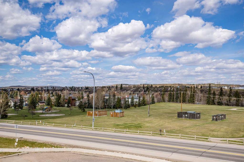 Picture for 213, 77 George Fox Trail W