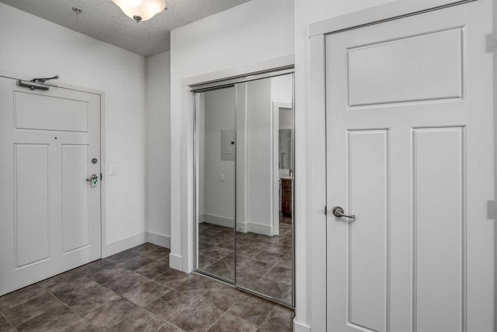 Picture for 213, 77 George Fox Trail W