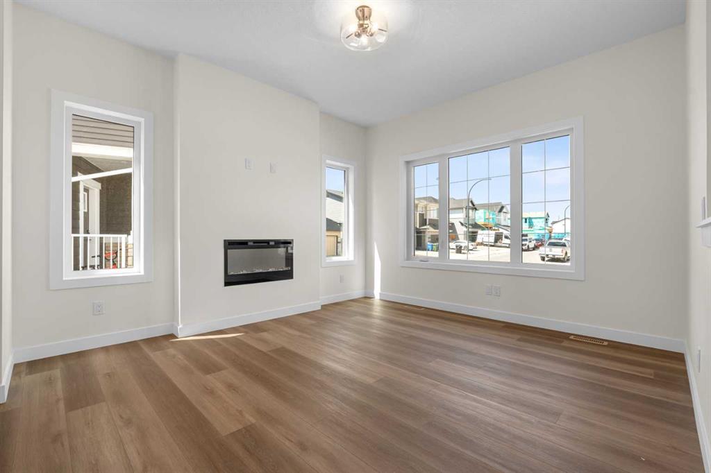 Picture for 568 Buffaloberry Manor SE