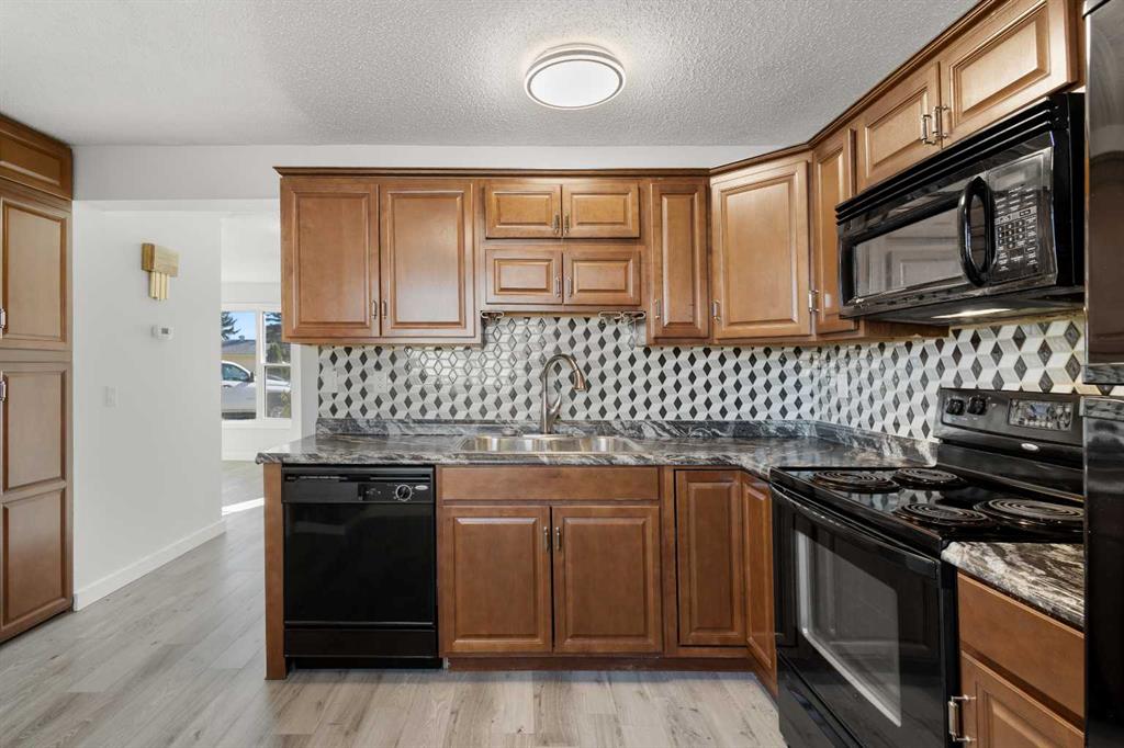 Picture for 327 Abalone Place NE https://www.cirrealty.ca/reb/creb/70/A2265770_15.jpg