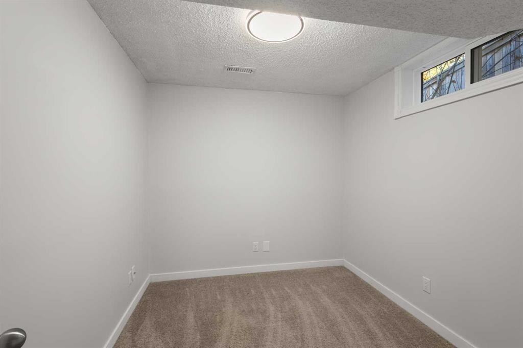 Picture for 327 Abalone Place NE https://www.cirrealty.ca/reb/creb/70/A2265770_30.jpg
